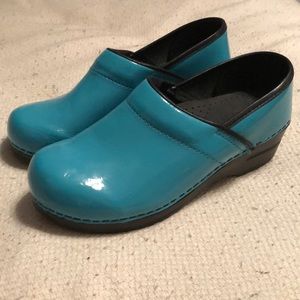 Santia Women’s Clogs